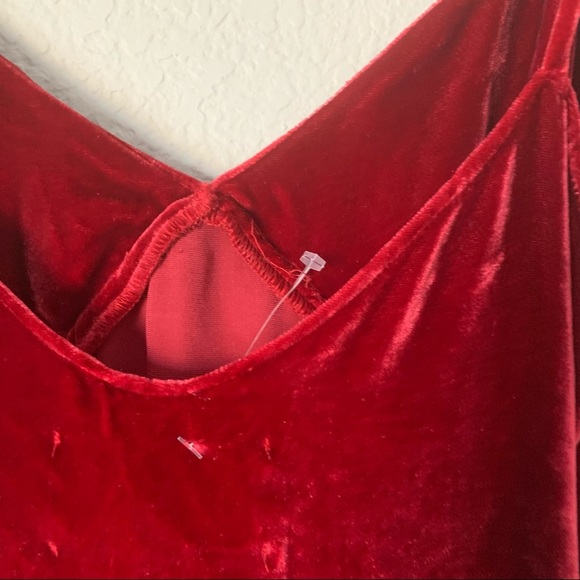 NWOT Reformation Polly Velvet Dress in Cherry Red - Picture 6 of 7